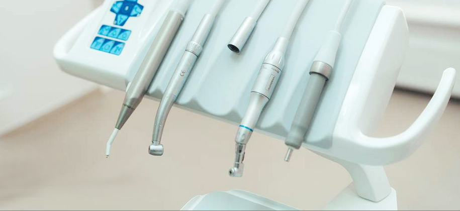 银汞充填器械、拔髓针、扩大针、牙挺、牙周刮治器等例行高温高压消毒灭菌。